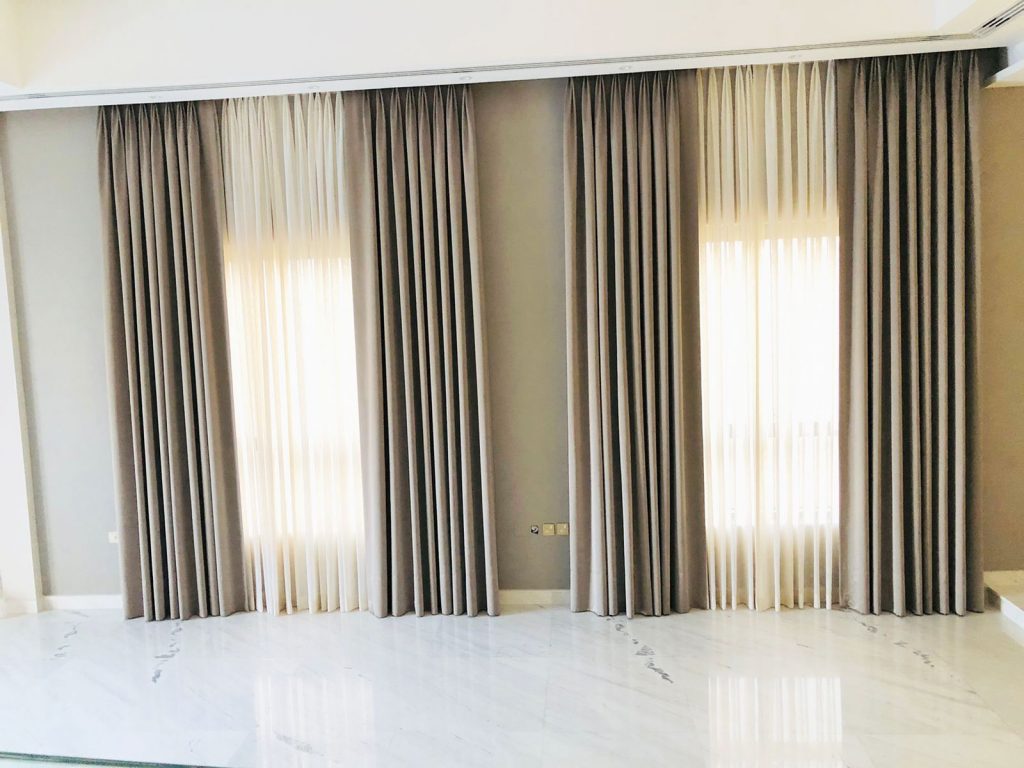 Wave Curtain With Sheer Curtain